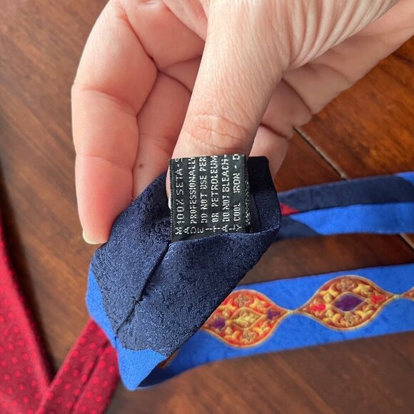 Vintage Gianni Versace Silk Men's Italian Tie Red & Blue Patterned - Picture 6 of 6